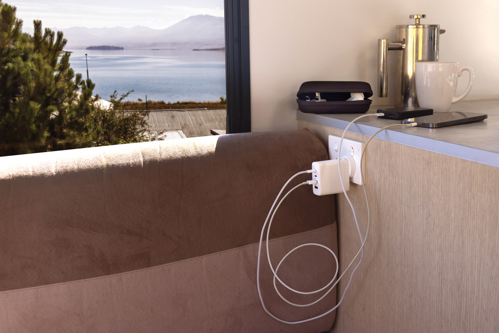 TravelCharge Pro RCS plastikust reisiadapterite komplekt - Image 10